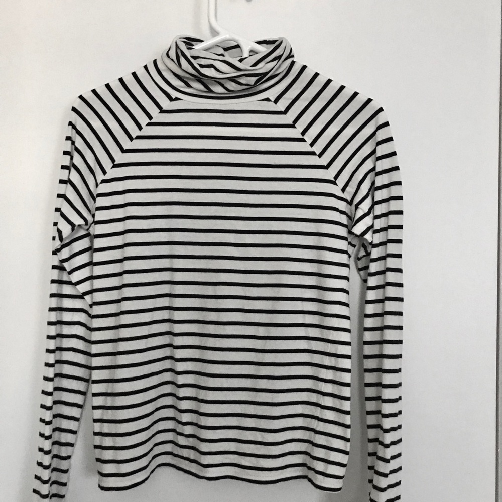 B&W stripped turtle neck